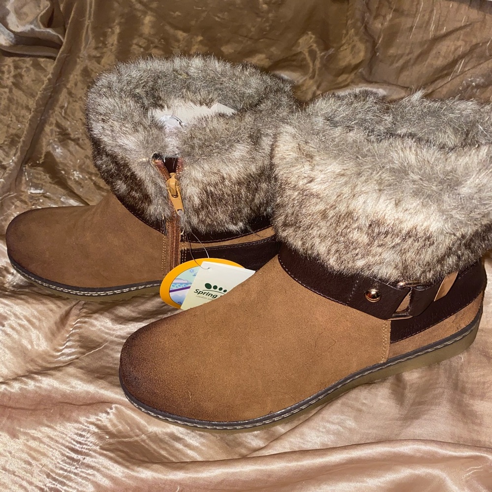 NWT Brown/Fur Spring Step women’s boots 8.5